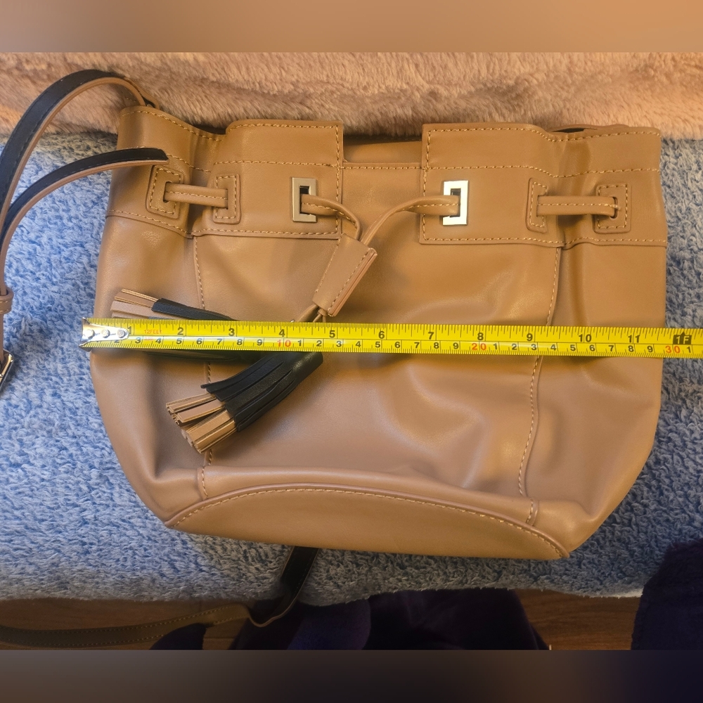 Nine West Take A Lift Crossbody Bag Tan W/ Black Tassles NWOT - Picture 7 of 7